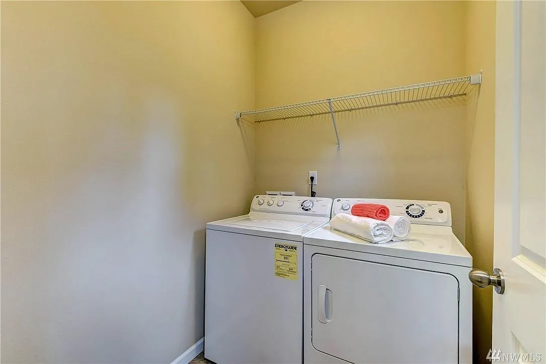 3 bed, 2100 sqft, $3,200 — Photo 4