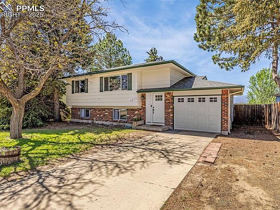 2nd image of 4914 Villa Cir