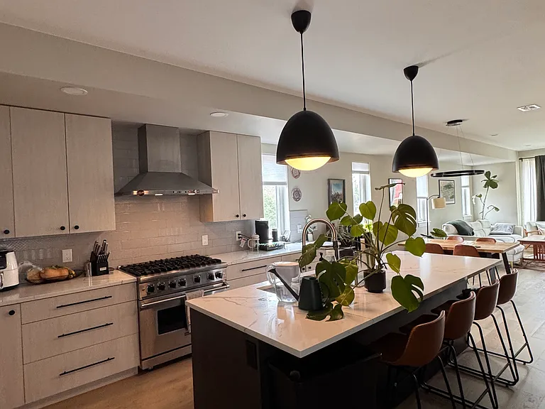 2728 N Clay St — Photo 4