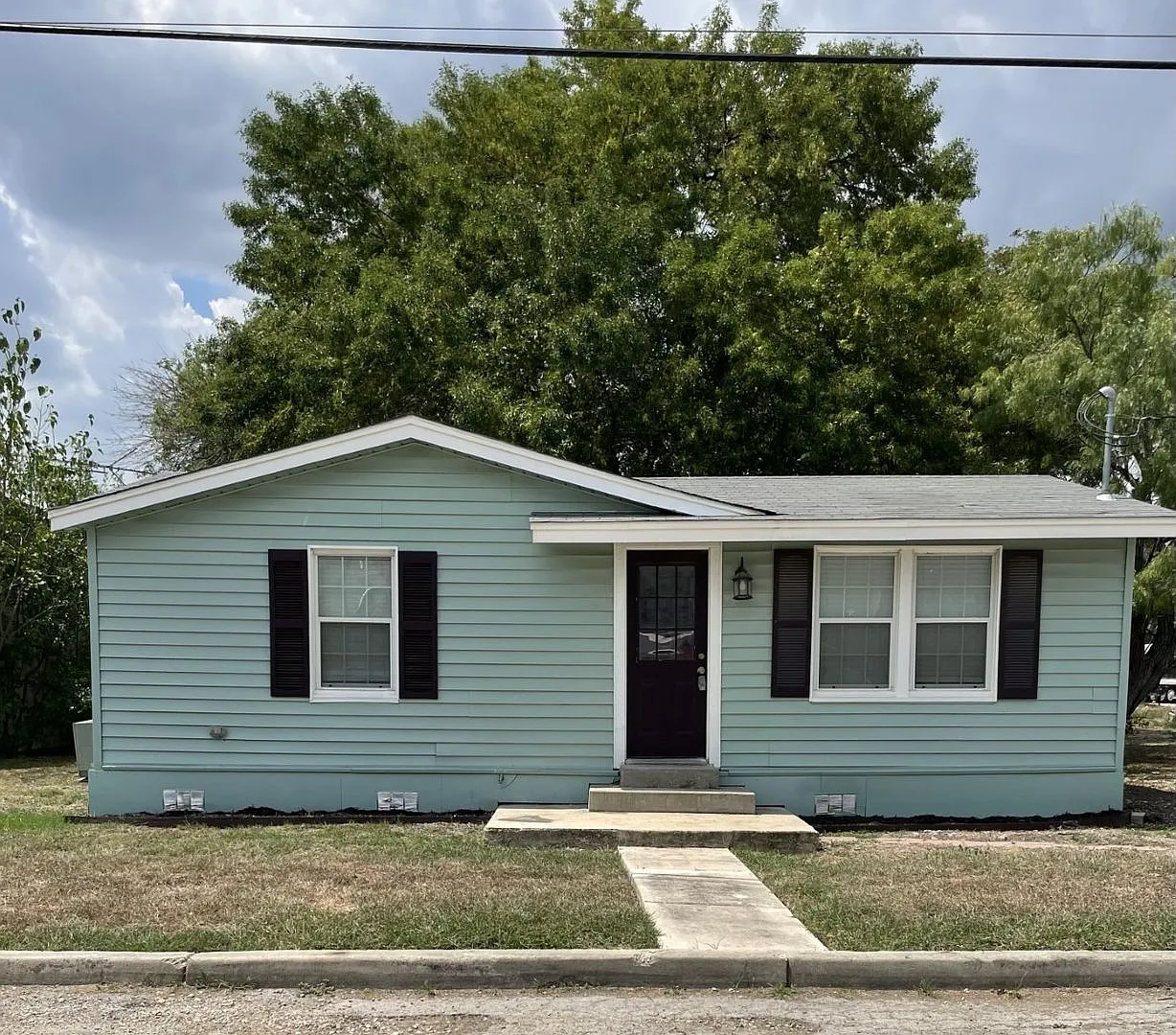 Reduced Deposit and Free Weeks! Updated 2BR w/ Granite Counters, Wood Floors & Prime Location Nea... — Photo 1