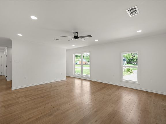 4th image of 4321 Greenbriar Dr