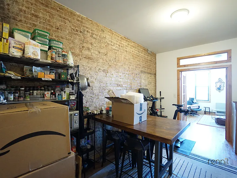 420 Melrose St #4R — Photo 5