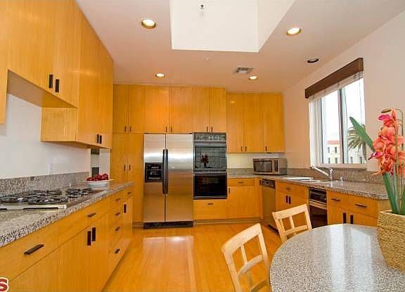 5th image of 401 California Ave APT 5