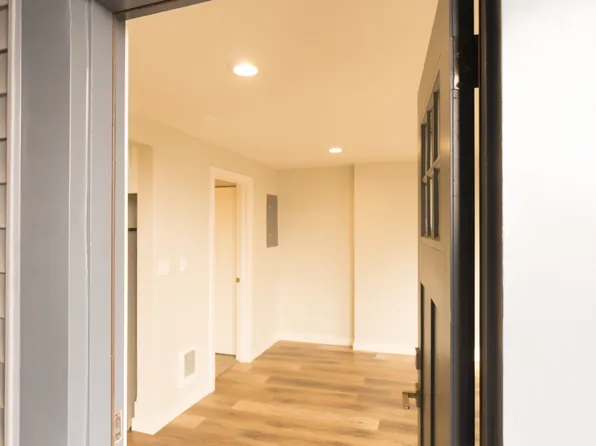 2206 14th Ave W #1, Seattle, WA 98119