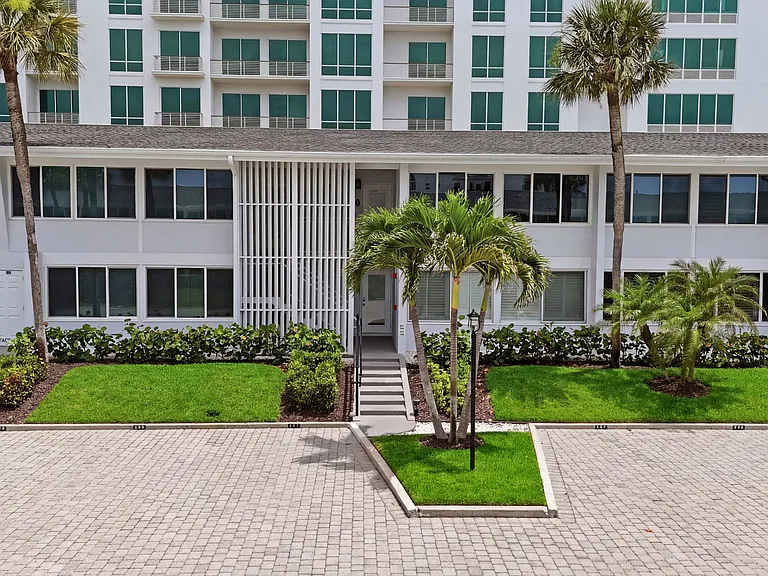 1065 Gulf Shore Blvd N #1 — Photo 7