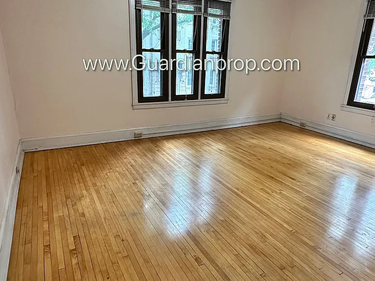 2876 Humboldt Ave S #105 — Photo 2