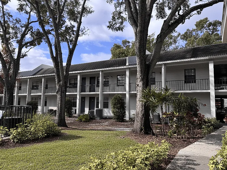 Fernwood Grove Apartments — Photo 23