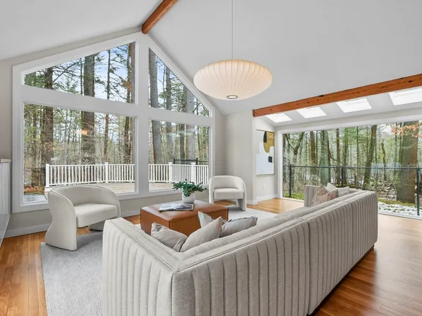 72 Brook St, Carlisle, MA 01741