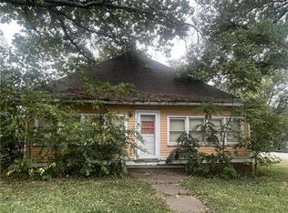 93 Field St, Gower, MO 64454