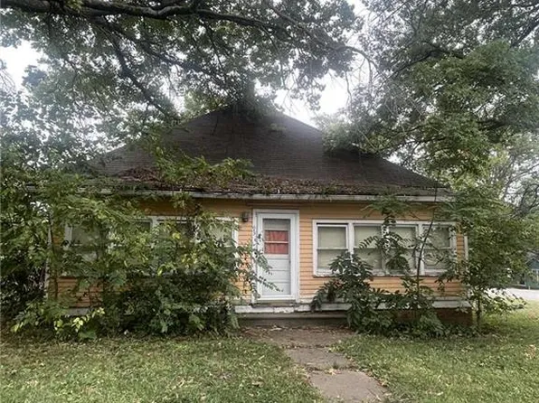 93 Field St, Gower, MO 64454