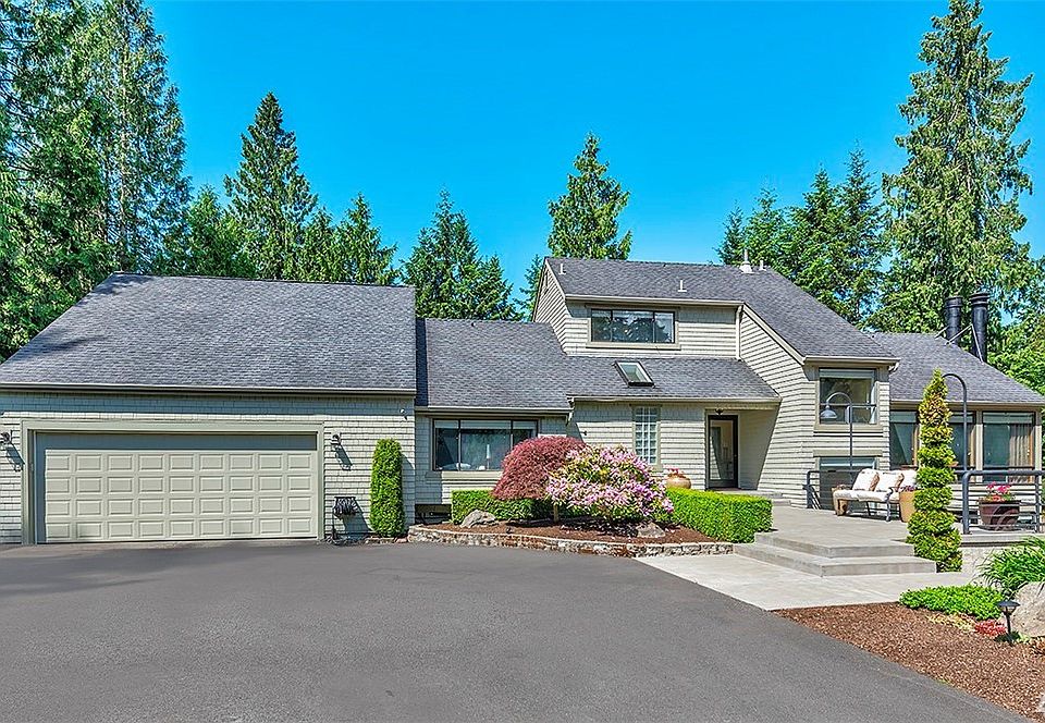 Stunning Home And Property Located In A Premier Sammamish Location!