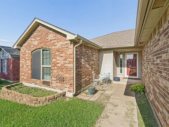 2nd image of 309 Bradgate Dr