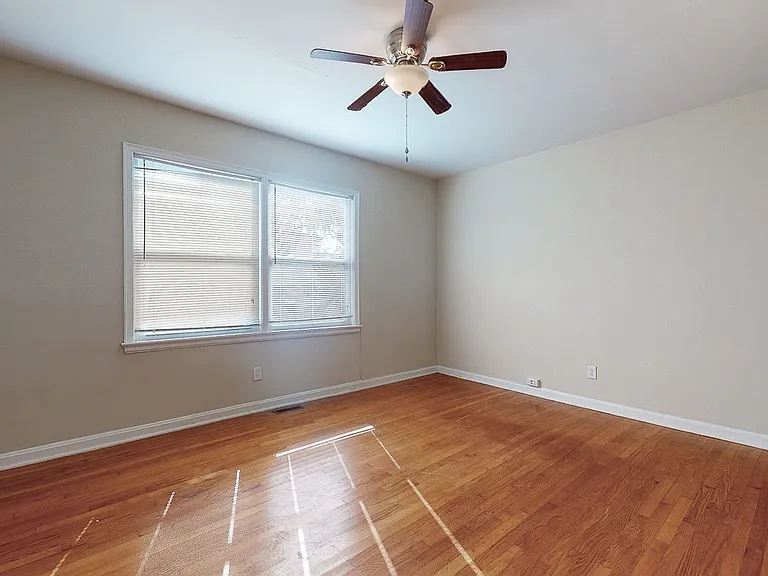 Belmont Terr 1274 - 1276 — Photo 22