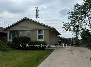 408 E Clarendon Dr, Round Lake Beach, IL 60073