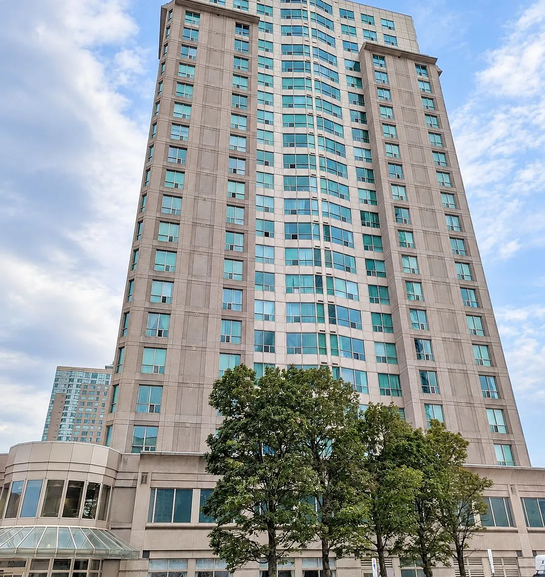 18 Lee Centre Dr — Photo 1