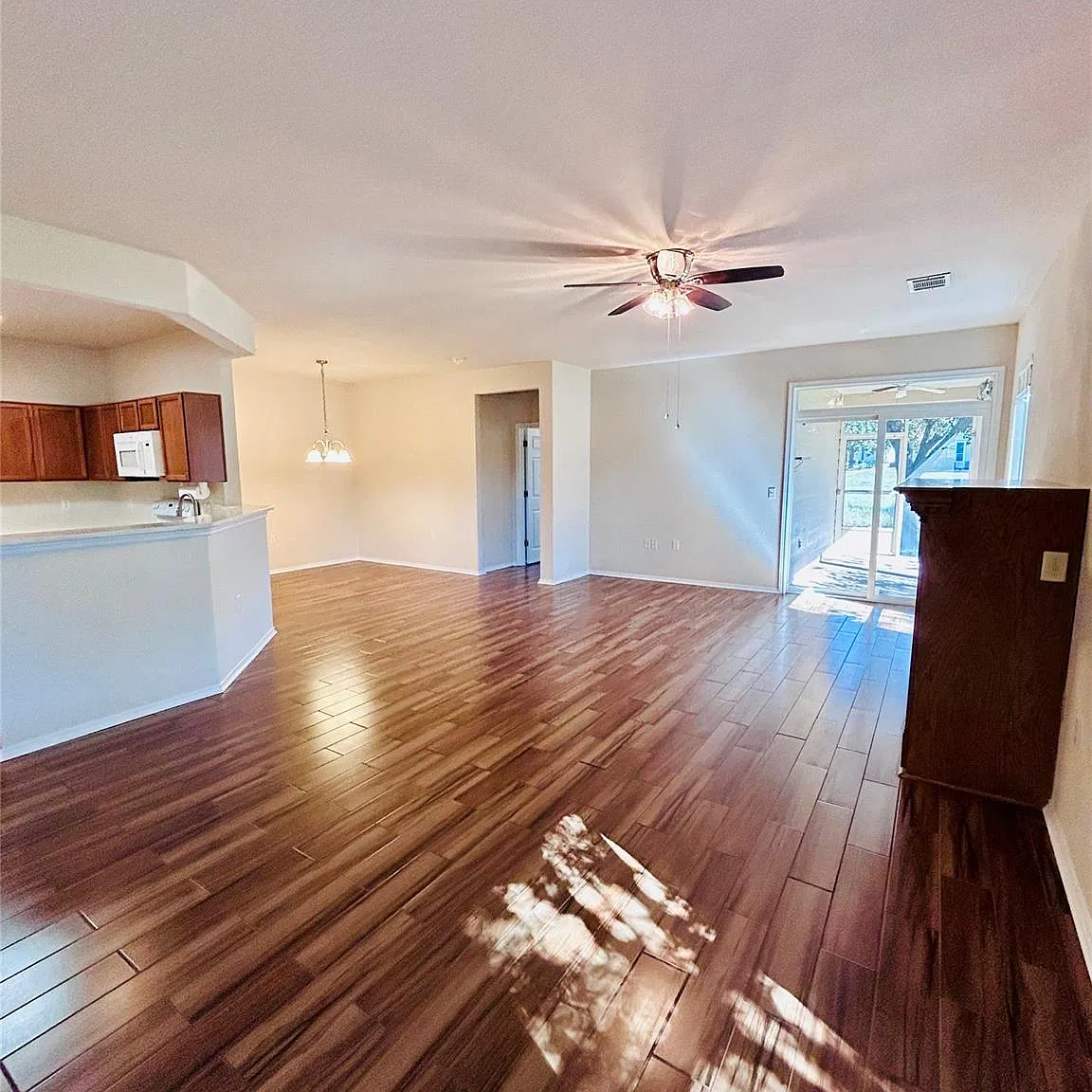 2 bed, 2.0 bath, 1397 sqft, $1,875 — Photo 3