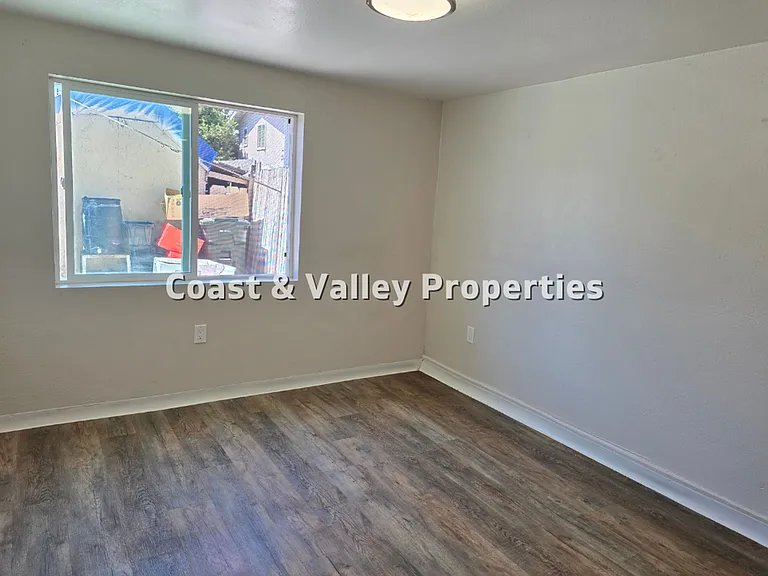 230 California St — Photo 2