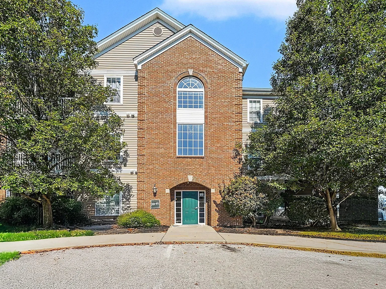 3 bed, 1375 sqft, $2,250 — Photo 3
