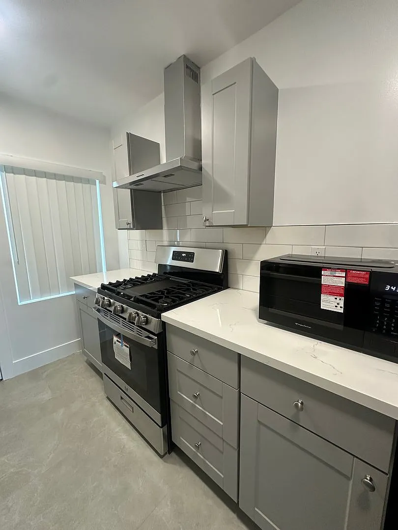 2 bed, 1.0 bath, $2,650 — Photo 3
