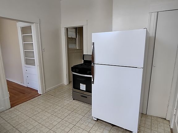 5th image of 154 Cole St APT 10