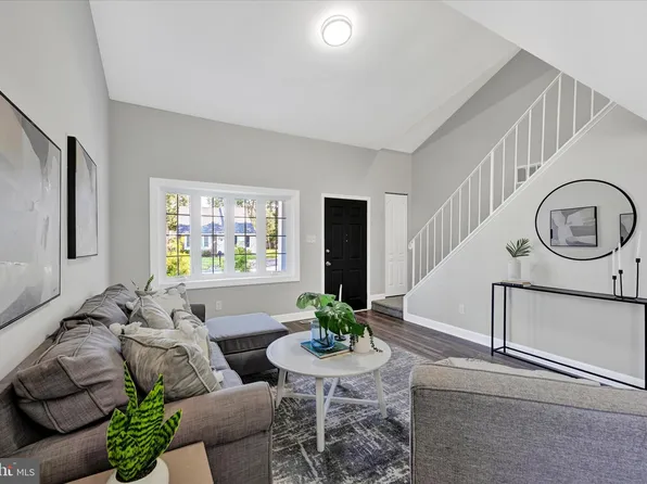 8 Lomond Ct, Baltimore, MD 21237
