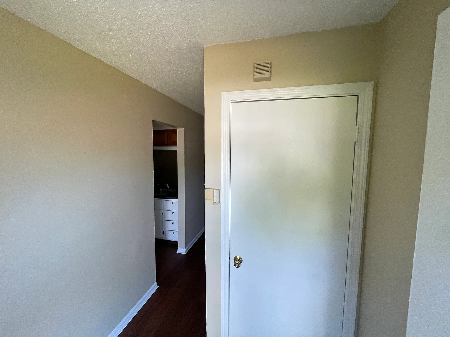 2 bed, 1.5 bath, 1056 sqft, $1,195 — Photo 4