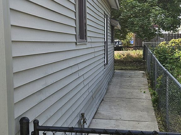 3rd image of 3617 W Heroy Ave