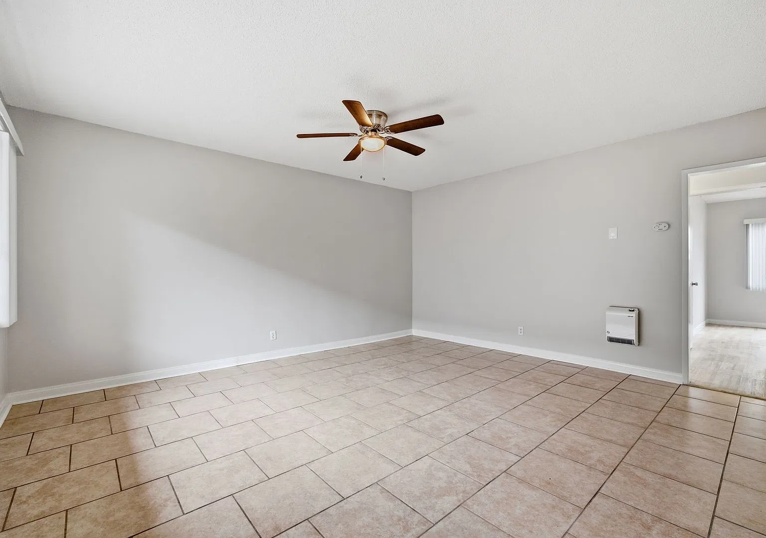 912 Gladys Avenue — Photo 2