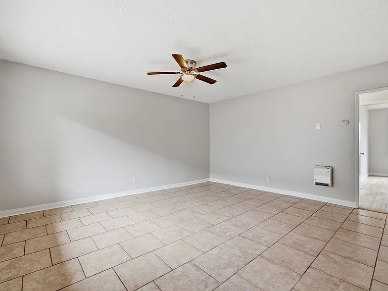 912 Gladys Avenue — Photo 5