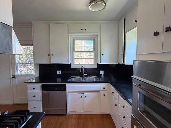 5th image of 2701 Federal Ave