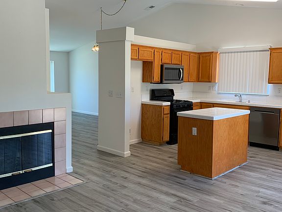 Kitchen / Family Rm