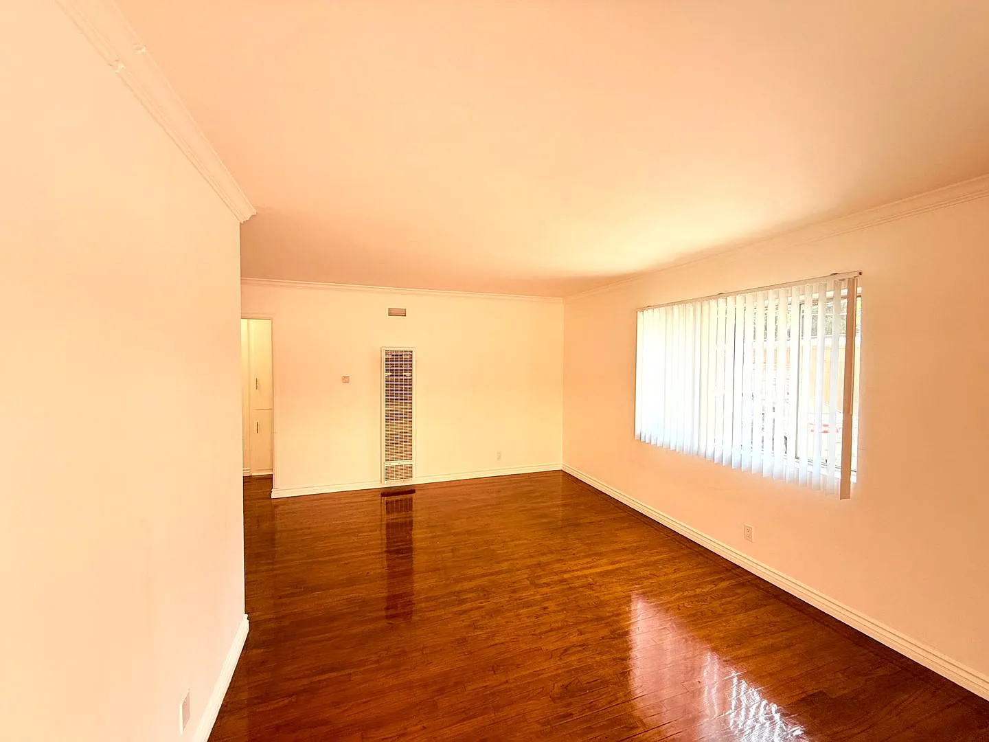 4948 Rosewood Avenue — Photo 2