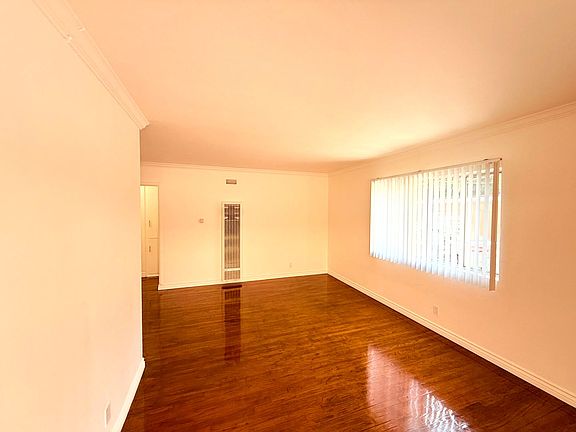 2nd image of 4948 Rosewood Ave APT 4
