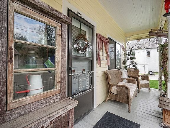 3rd image of 206 Albert St