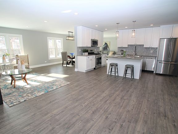 4th image of 252 S Circle Ave