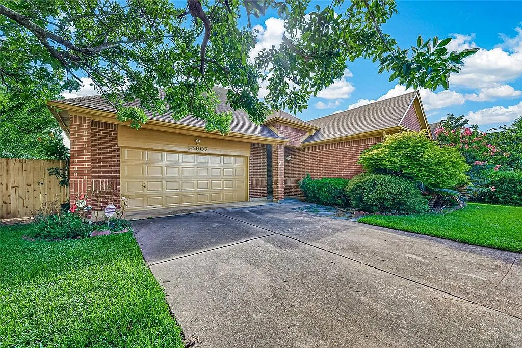 3 bed, 1726 sqft, $1,975 — Photo 2