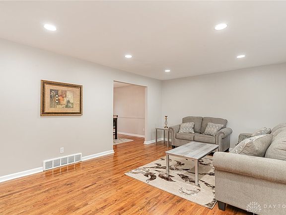 5th image of 760 Pickwick Dr