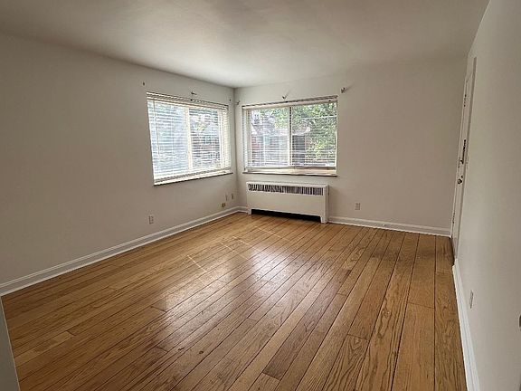 3rd image of 4030 Paxton Ave