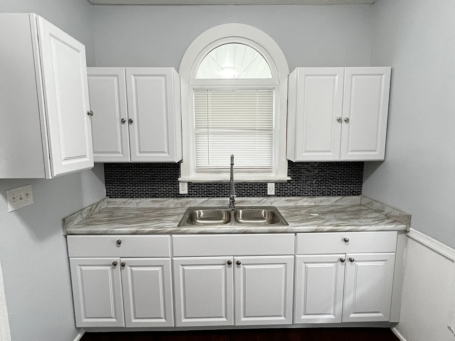 2 bed, 1036 sqft, $1,100 — Photo 3