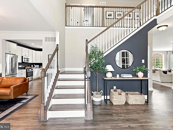 5th image of 104 Worthington Cir