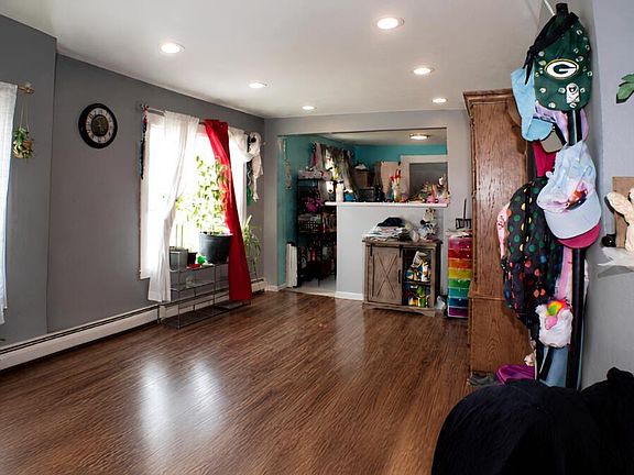 3rd image of 9301 W Greenfield AVENUE