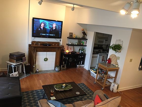 3rd image of 749 1/2 N High St APT B