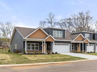 7322 Whispering Pines Ln, Powell, TN 37849
