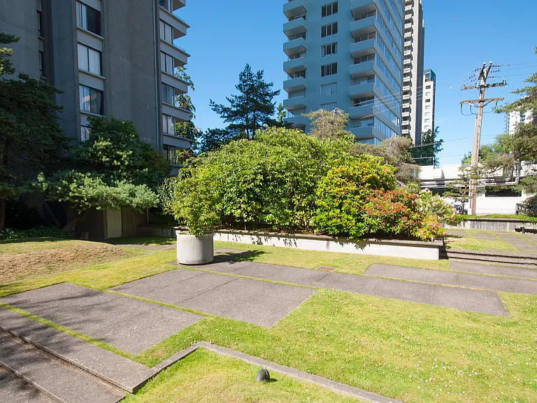 2075 Comox St #505 — Photo 23