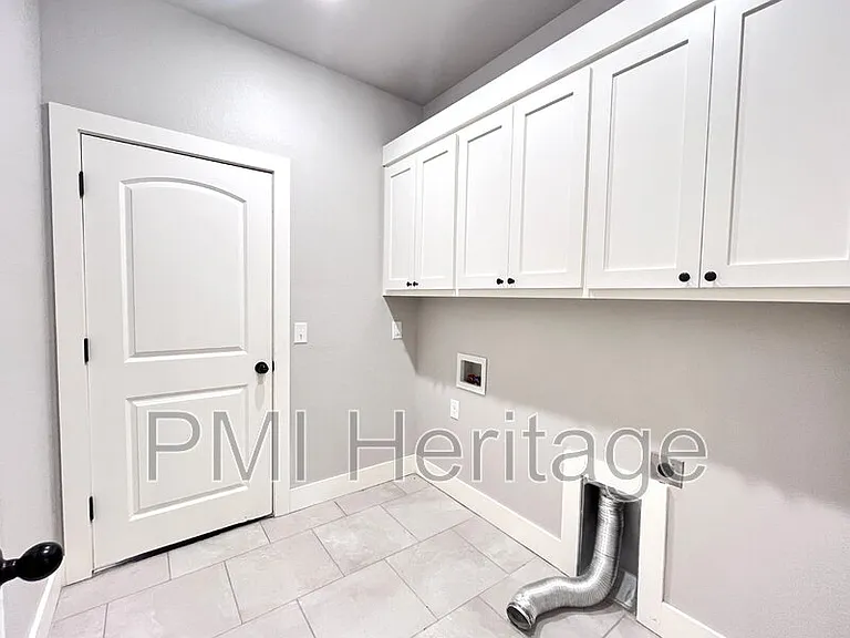24 Bonhill Ln — Photo 24