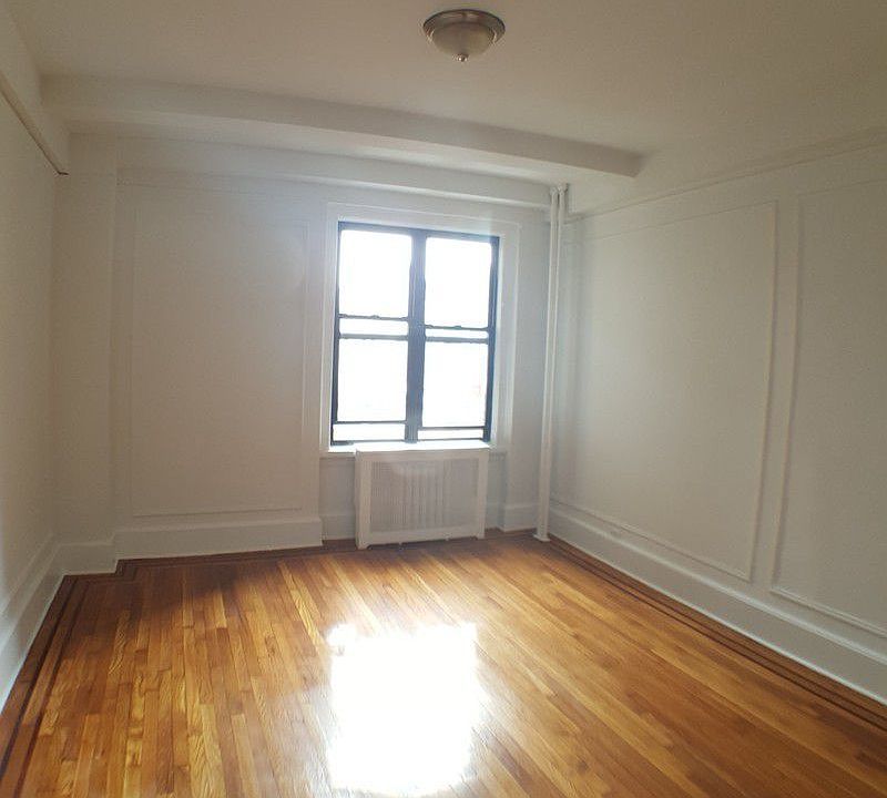 2nd image of 208 W 23rd St APT 1019