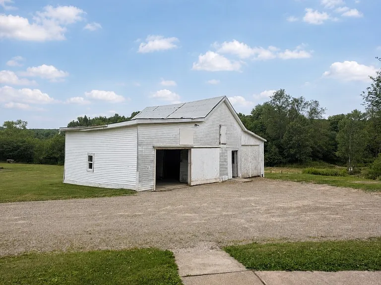 10135 Sampson Rd — Photo 20