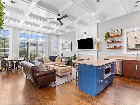 2nd image of 1515 N Claremont Ave #3