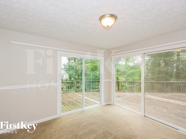 1105 Honeysuckle Dr — Photo 7