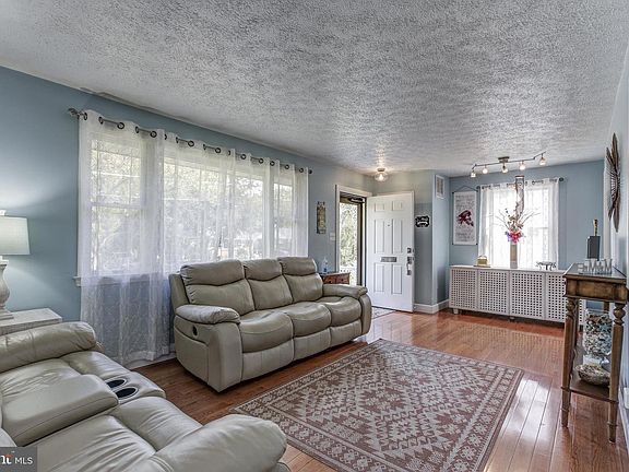 5th image of 1007 Scott Ave #25